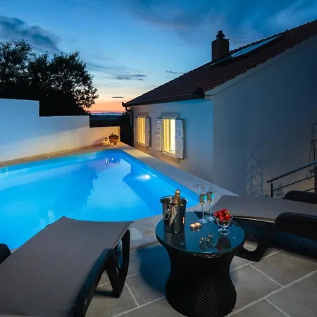 Neresi - Charme Holidays